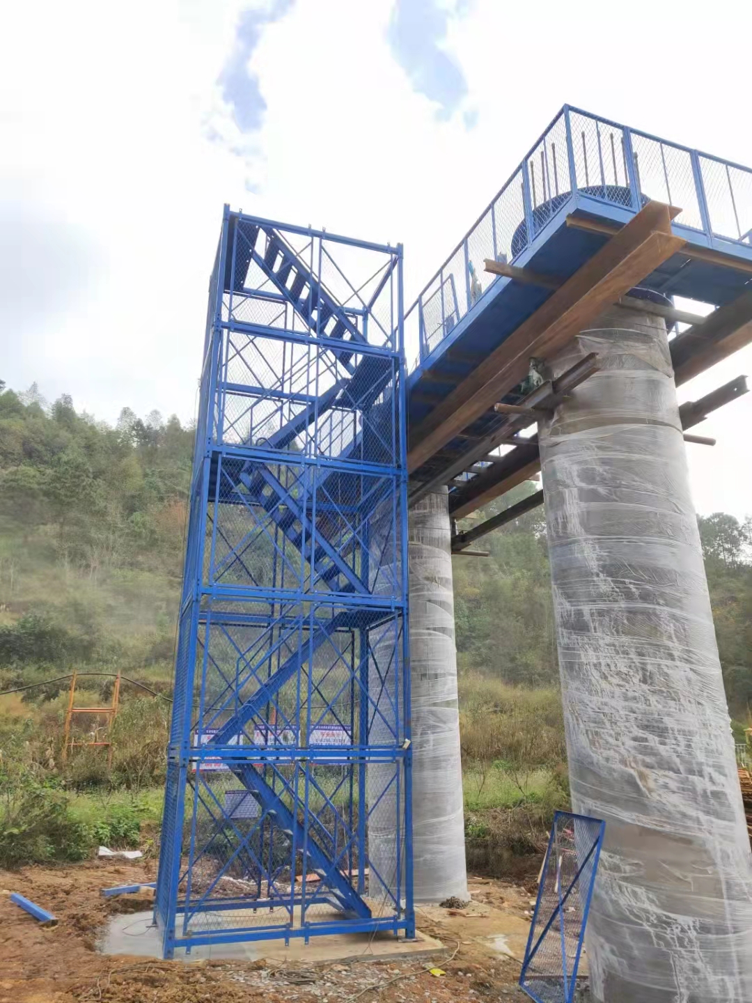 盖梁系梁施工作业平台通道