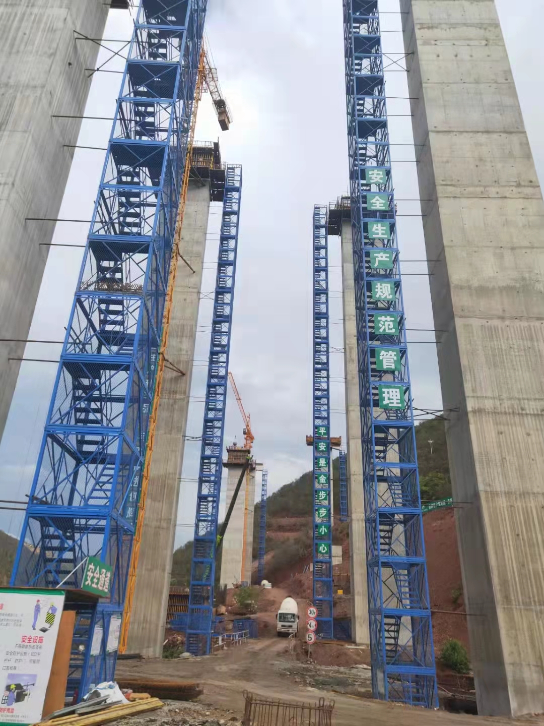 桥梁高墩施工梯笼——老厂家价格便宜服务好